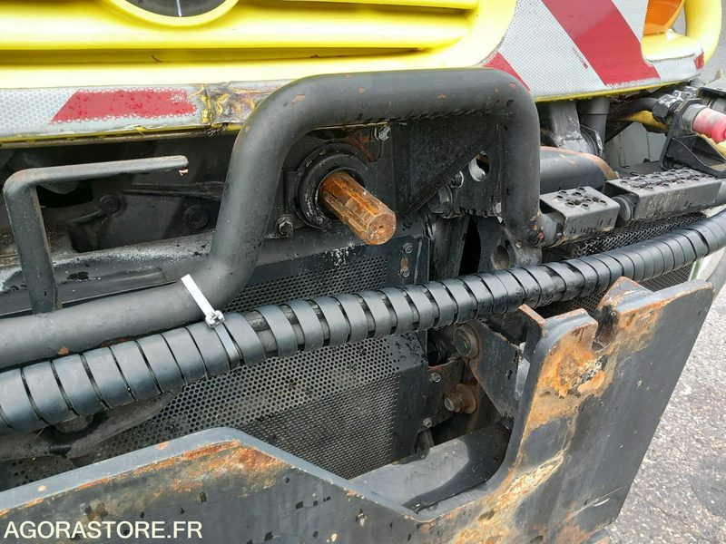 MERCEDES UNIMOG 4X4 4RD AVEC SALEUSE ET AILERONS KU0105 SL0307 AB0107 AB0107 - Vozilo za zimsko službo: slika 3 MERCEDES UNIMOG 4X4 4RD AVEC SALEUSE ET AILERONS KU0105 SL0307 AB0107 AB0107 - Vozilo za zimsko službo: slika 3