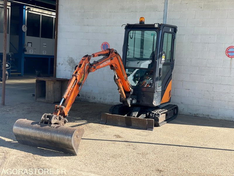 MINI-PELLE SUR CHENILLE CAOUTCHOUC HITACHI ZX17U-2 15CV 1.9T AVEC 3 GODETS - Bager: slika 1 MINI-PELLE SUR CHENILLE CAOUTCHOUC HITACHI ZX17U-2 15CV 1.9T AVEC 3 GODETS - Bager: slika 1
