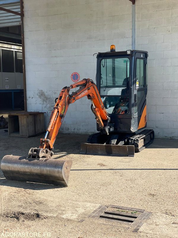 MINI-PELLE SUR CHENILLE CAOUTCHOUC HITACHI ZX17U-2 15CV 1.9T AVEC 3 GODETS - Bager: slika 1 MINI-PELLE SUR CHENILLE CAOUTCHOUC HITACHI ZX17U-2 15CV 1.9T AVEC 3 GODETS - Bager: slika 1