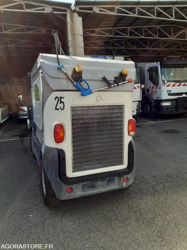 Mini laveuse Mathieu M10 - Električno komunalno vozilo: slika 4 Mini laveuse Mathieu M10 - Električno komunalno vozilo: slika 4