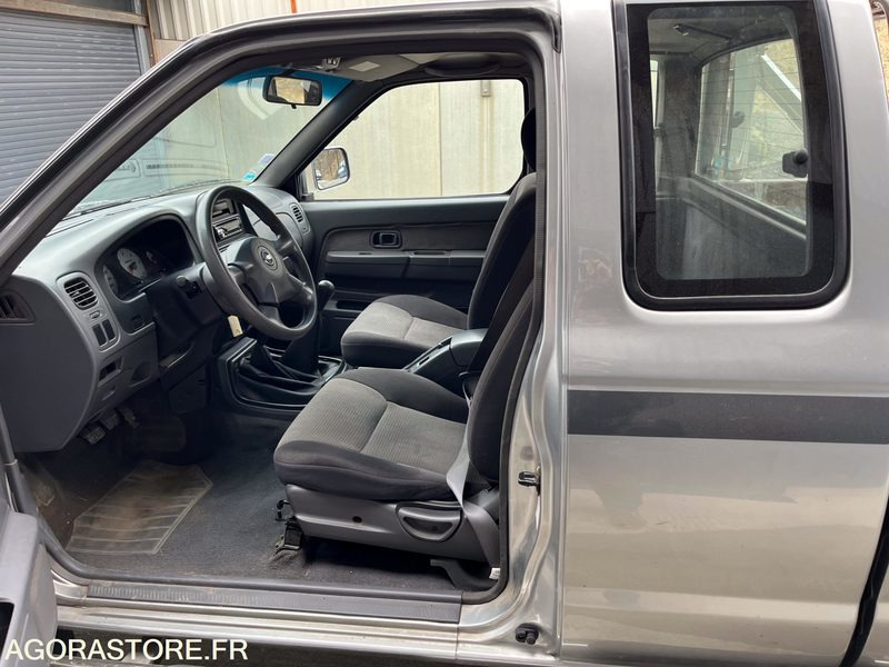 NISSAN NAVARA 4X4 83500 KMS 2003 - Avtomobil: slika 4 NISSAN NAVARA 4X4 83500 KMS 2003 - Avtomobil: slika 4