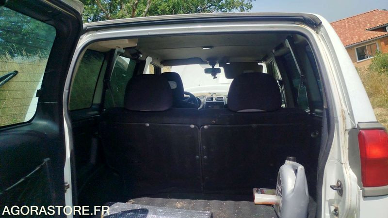 Nissan Terrano - 2004 - SUV: slika 5 Nissan Terrano - 2004 - SUV: slika 5