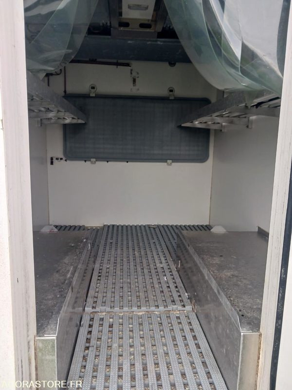 OPEL VIVARO FRIGORIFIQUE - 2017 - 159600KM - Hladilno vozilo: slika 4 OPEL VIVARO FRIGORIFIQUE - 2017 - 159600KM - Hladilno vozilo: slika 4