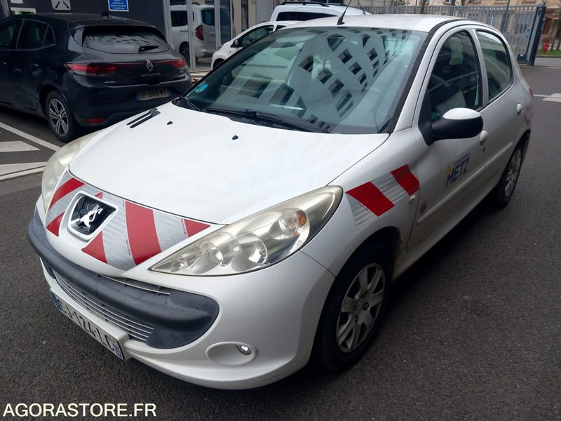PEUGEOT 206+ 1.4i 73 cv - bon état - 103 800 km - SANS CT - CJ-124-LC - Avtomobil: slika 1 PEUGEOT 206+ 1.4i 73 cv - bon état - 103 800 km - SANS CT - CJ-124-LC - Avtomobil: slika 1