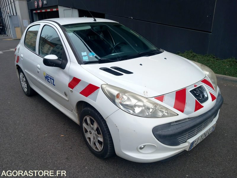 PEUGEOT 206+ 1.4i 73 cv - bon état - 103 800 km - SANS CT - CJ-124-LC - Avtomobil: slika 2 PEUGEOT 206+ 1.4i 73 cv - bon état - 103 800 km - SANS CT - CJ-124-LC - Avtomobil: slika 2
