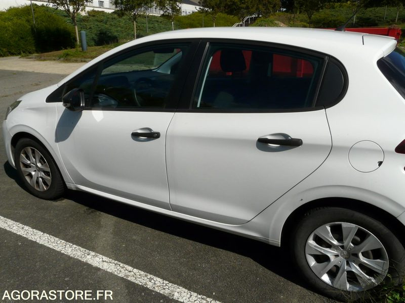 PEUGEOT 208 DX190CZ - Avtomobil: slika 4 PEUGEOT 208 DX190CZ - Avtomobil: slika 4
