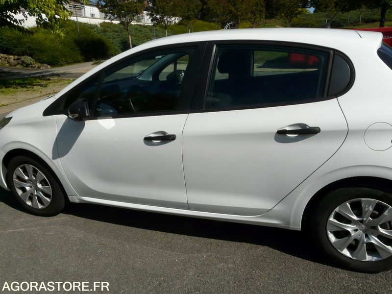 PEUGEOT 208 DX207CZ - Avtomobil: slika 4 PEUGEOT 208 DX207CZ - Avtomobil: slika 4