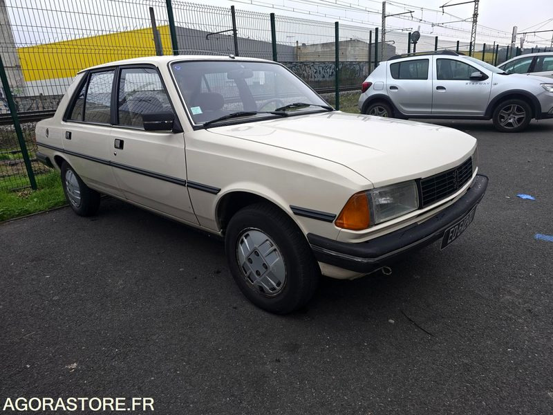 PEUGEOT 305 1.5 SR - 1984 - 124000 KM - Avtomobil: slika 4 PEUGEOT 305 1.5 SR - 1984 - 124000 KM - Avtomobil: slika 4
