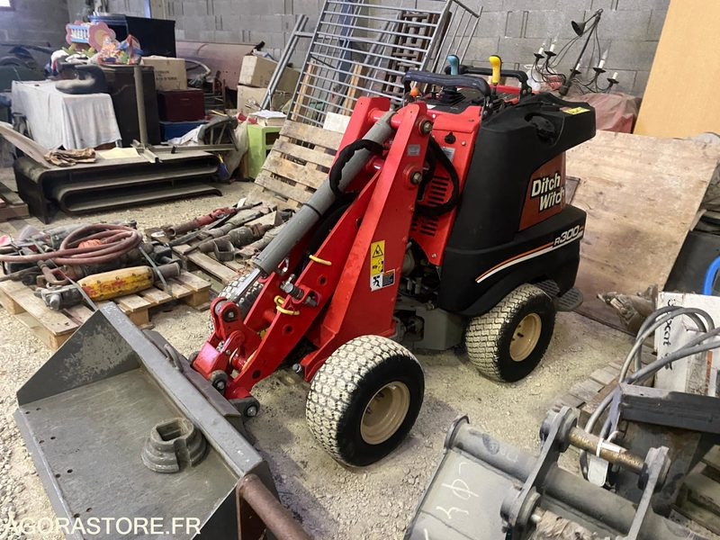 PORTE-OUTILS DITCH WITCH ZAHN R300 - Nakladalec: slika 1 PORTE-OUTILS DITCH WITCH ZAHN R300 - Nakladalec: slika 1