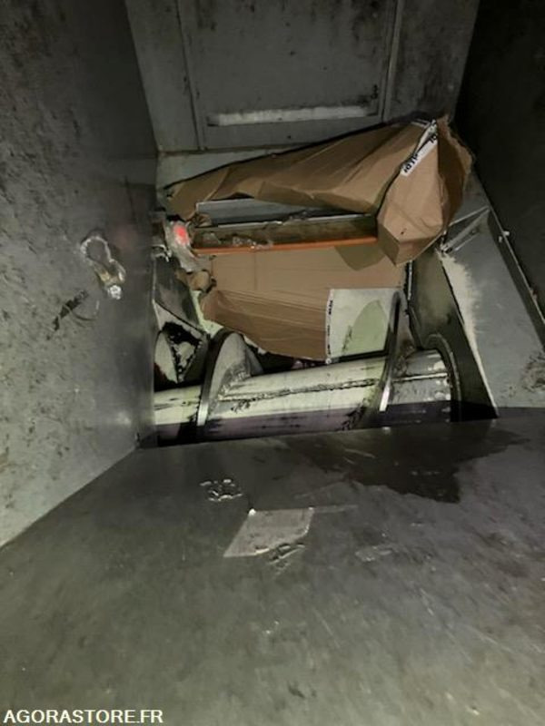 PRESSE A CARTON A VIS PRESTO SPN15 - 2009 - Orodje/ Oprema: slika 1 PRESSE A CARTON A VIS PRESTO SPN15 - 2009 - Orodje/ Oprema: slika 1