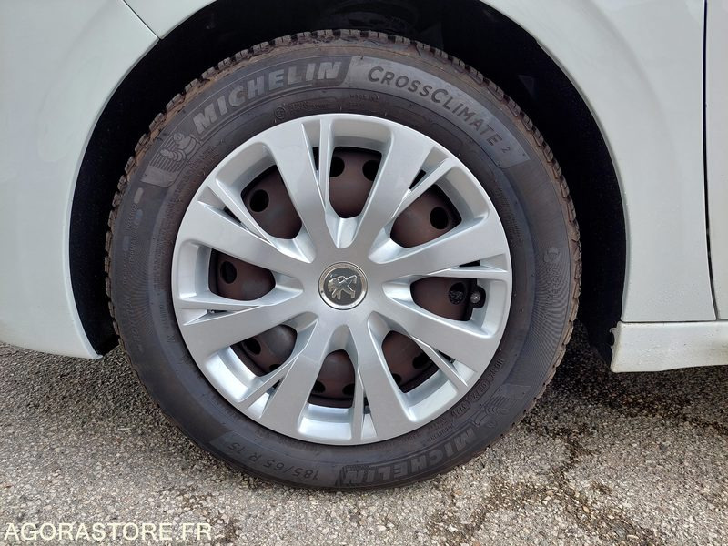 Peugeot 208 - 2018 - 111 261 kms- FB713AZ-ESSENCE - Avtomobil: slika 2 Peugeot 208 - 2018 - 111 261 kms- FB713AZ-ESSENCE - Avtomobil: slika 2