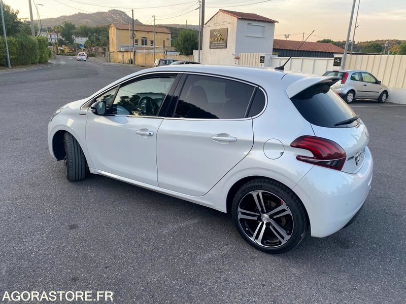 Peugeot 208 gt line - 2016 - 94384km - Avtomobil: slika 4 Peugeot 208 gt line - 2016 - 94384km - Avtomobil: slika 4