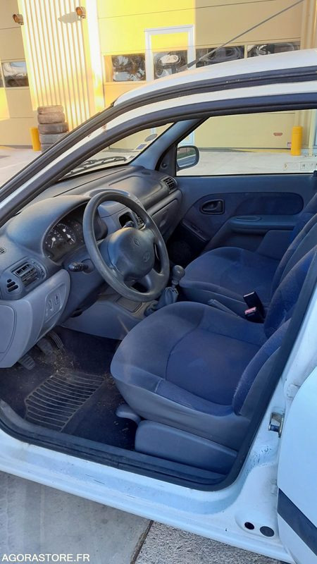 RENAULT CLIO 1.2 ESSENCE RTE - Avtomobil: slika 5 RENAULT CLIO 1.2 ESSENCE RTE - Avtomobil: slika 5