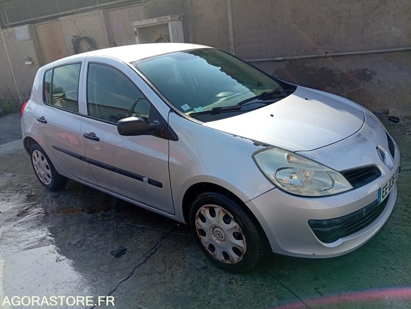 RENAULT CLIO 2005 15600km - Avtomobil: slika 1 RENAULT CLIO 2005 15600km - Avtomobil: slika 1