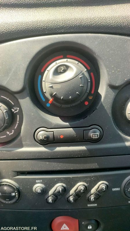 RENAULT CLIO - 2008 - 182854kms - Avtomobil: slika 5 RENAULT CLIO - 2008 - 182854kms - Avtomobil: slika 5