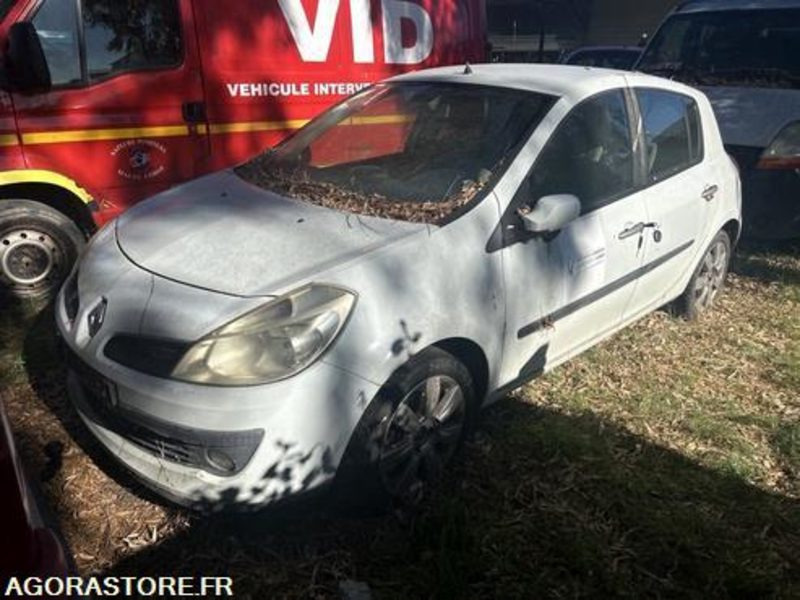 RENAULT CLIO - 2008 - 260000KM - 3664GX2A - Avtomobil: slika 3 RENAULT CLIO - 2008 - 260000KM - 3664GX2A - Avtomobil: slika 3