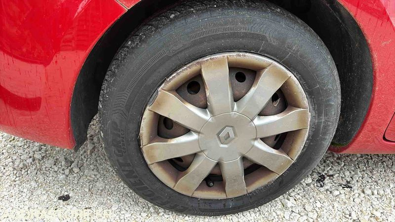 RENAULT CLIO 3 - 172 867 Kms- 2011-BR-693-MJ - Avtomobil: slika 5 RENAULT CLIO 3 - 172 867 Kms- 2011-BR-693-MJ - Avtomobil: slika 5