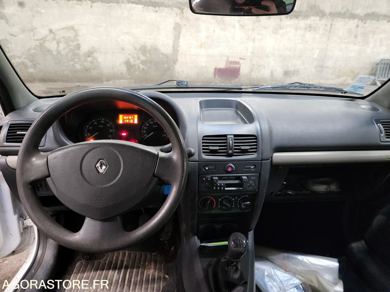 RENAULT CLIO - Avtomobil: slika 3 RENAULT CLIO - Avtomobil: slika 3