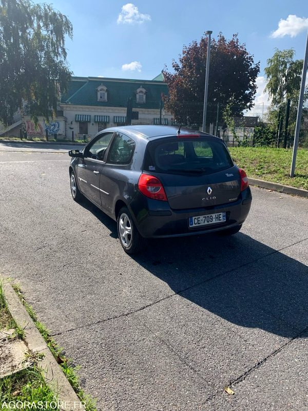 RENAULT CLIO III 16V 2006 238000 KM - Avtomobil: slika 5 RENAULT CLIO III 16V 2006 238000 KM - Avtomobil: slika 5