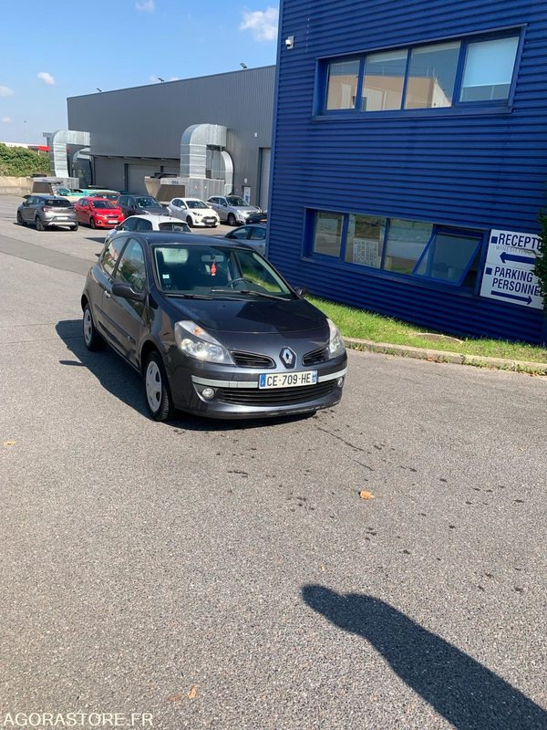 RENAULT CLIO III 16V 2006 238000 KM - Avtomobil: slika 1 RENAULT CLIO III 16V 2006 238000 KM - Avtomobil: slika 1