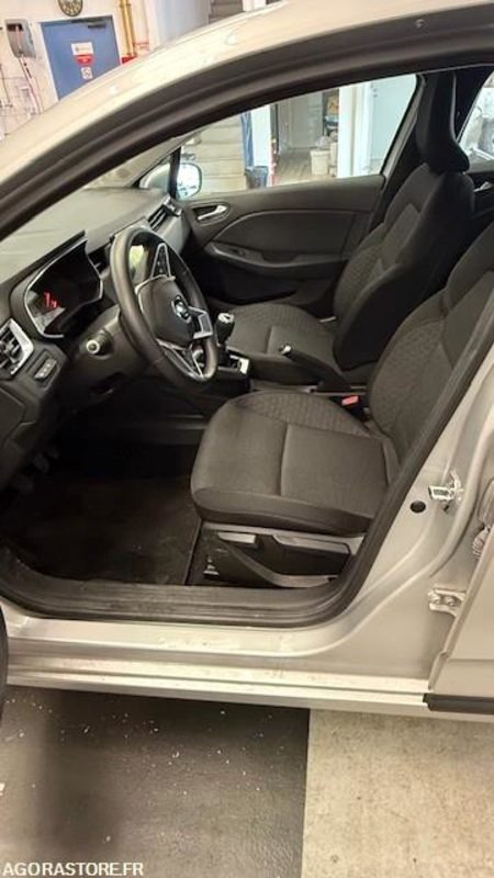 RENAULT CLIO V Diesel - 35000km - 2019 - Avtomobil: slika 4 RENAULT CLIO V Diesel - 35000km - 2019 - Avtomobil: slika 4