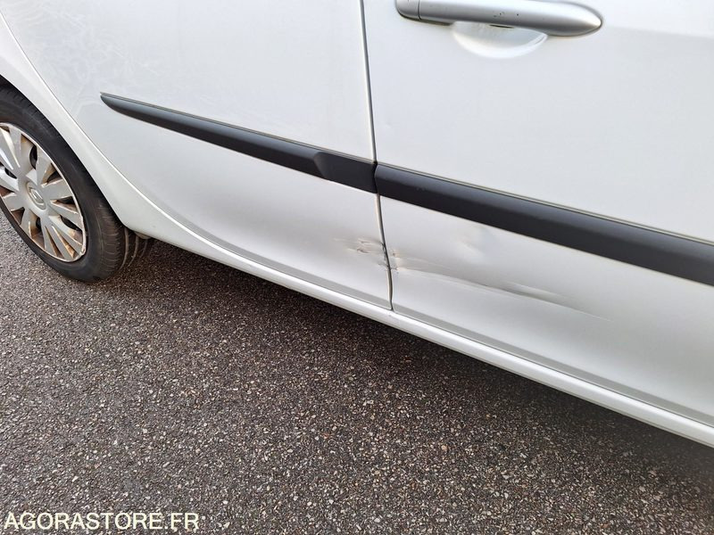 Avtomobil RENAULT CLIO3 Phase2 _ 3 places _ Diesel 1.5DCI: slika 6 Avtomobil RENAULT CLIO3 Phase2 _ 3 places _ Diesel 1.5DCI: slika 6