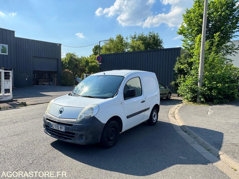 RENAULT KANGOO 1.6 90 ESSENCE - 31 000 KM - Mali kombi: slika 4 RENAULT KANGOO 1.6 90 ESSENCE - 31 000 KM - Mali kombi: slika 4