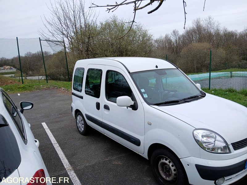 RENAULT Kangoo 5 places - Avtomobil: slika 2 RENAULT Kangoo 5 places - Avtomobil: slika 2