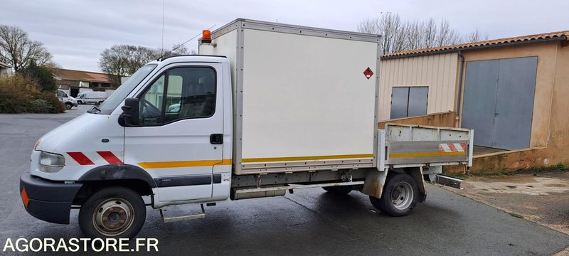 RENAULT MASCOTT PLATEAU ET CELLULE ATELIER - 213216km - 2001 - Dostavno vozilo prekucnik: slika 2 RENAULT MASCOTT PLATEAU ET CELLULE ATELIER - 213216km - 2001 - Dostavno vozilo prekucnik: slika 2