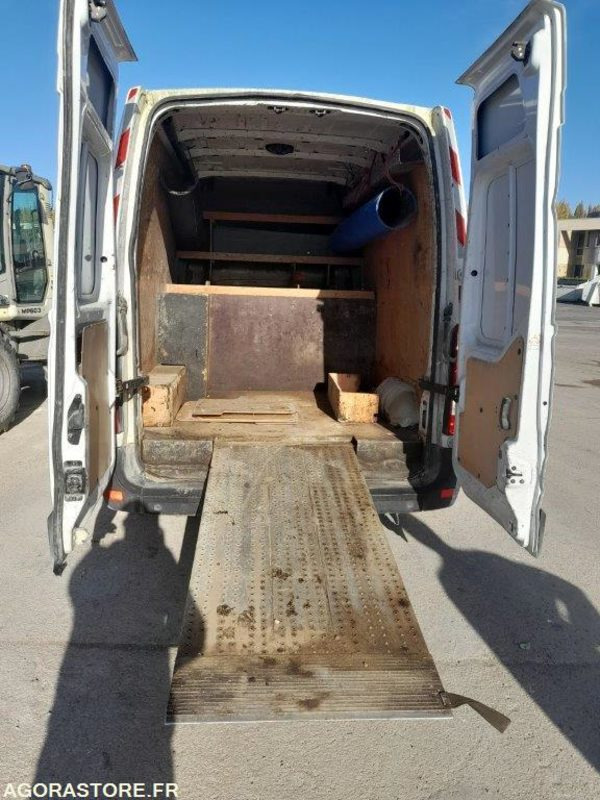 RENAULT MASTER - 2012 - 241500 KM - Furgon: slika 5 RENAULT MASTER - 2012 - 241500 KM - Furgon: slika 5