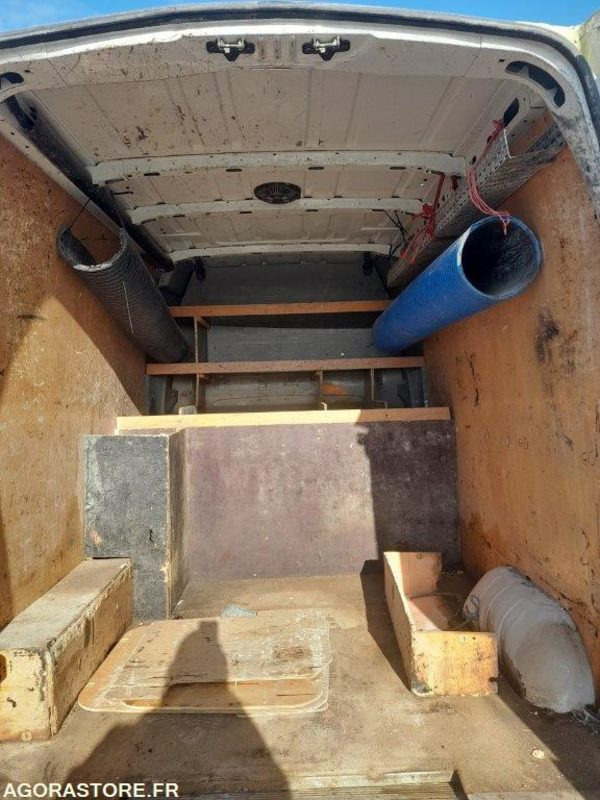 RENAULT MASTER - 2012 - 241500 KM - Furgon: slika 4 RENAULT MASTER - 2012 - 241500 KM - Furgon: slika 4