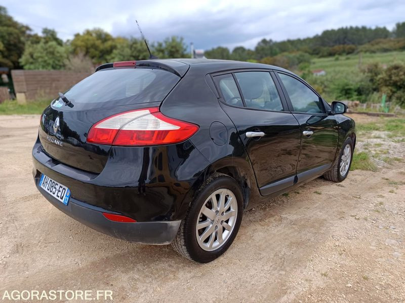 RENAULT MEGANE - 2009 - 185000KMS - Avtomobil: slika 4 RENAULT MEGANE - 2009 - 185000KMS - Avtomobil: slika 4