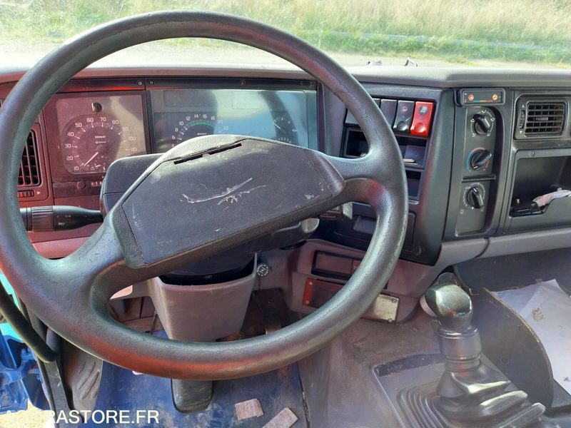 RENAULT PREMIUM 300-19 / 2001 / 816 010 km - Tovornjak-šasija: slika 4 RENAULT PREMIUM 300-19 / 2001 / 816 010 km - Tovornjak-šasija: slika 4