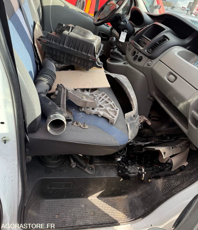 Furgon RENAULT TRAFIC 2.0 DCI 115 CH L1H2 - 233176 - 2011: slika 10