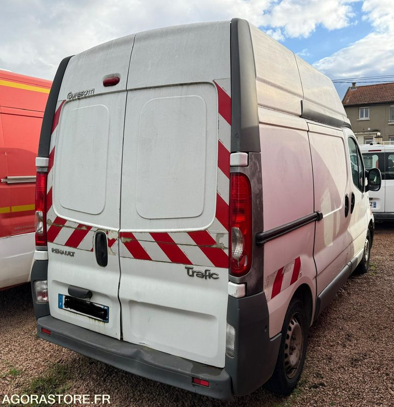 RENAULT TRAFIC 2.0 DCI 115 CH L1H2 - 233176 - 2011 - Furgon: slika 3 RENAULT TRAFIC 2.0 DCI 115 CH L1H2 - 233176 - 2011 - Furgon: slika 3