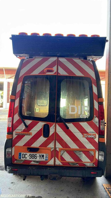 RENAULT TRAFIC - 2014 - 439000 KM - DC986YM - Furgon: slika 2 RENAULT TRAFIC - 2014 - 439000 KM - DC986YM - Furgon: slika 2