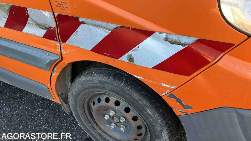 RENAULT TRAFIC - 2014 - 439000 KM - DC986YM - Furgon: slika 5 RENAULT TRAFIC - 2014 - 439000 KM - DC986YM - Furgon: slika 5