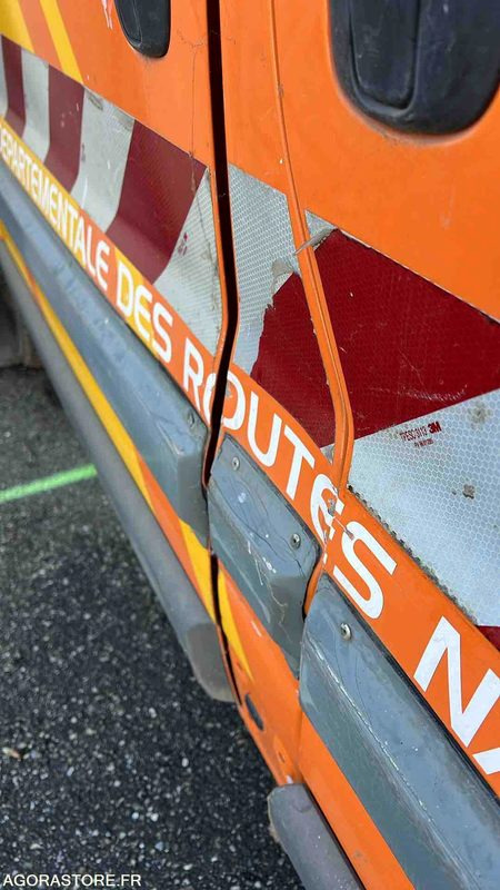 RENAULT TRAFIC - 2014 - 439000 KM - DC986YM - Furgon: slika 4 RENAULT TRAFIC - 2014 - 439000 KM - DC986YM - Furgon: slika 4