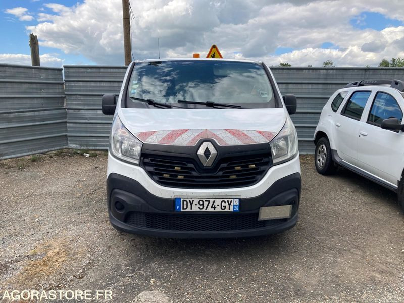 RENAULT TRAFIC - 2015 / 227603 KM (DY-974-GY) (MVU228) - Furgon: slika 2 RENAULT TRAFIC - 2015 / 227603 KM (DY-974-GY) (MVU228) - Furgon: slika 2