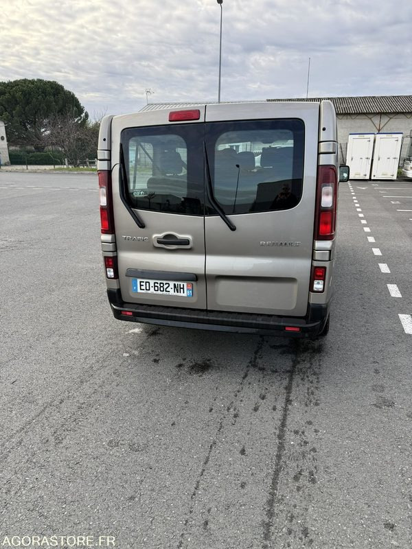 RENAULT TRAFIC - 2016 - 229166km - ED-682-NH - Minibus, Potniški kombi: slika 4 RENAULT TRAFIC - 2016 - 229166km - ED-682-NH - Minibus, Potniški kombi: slika 4