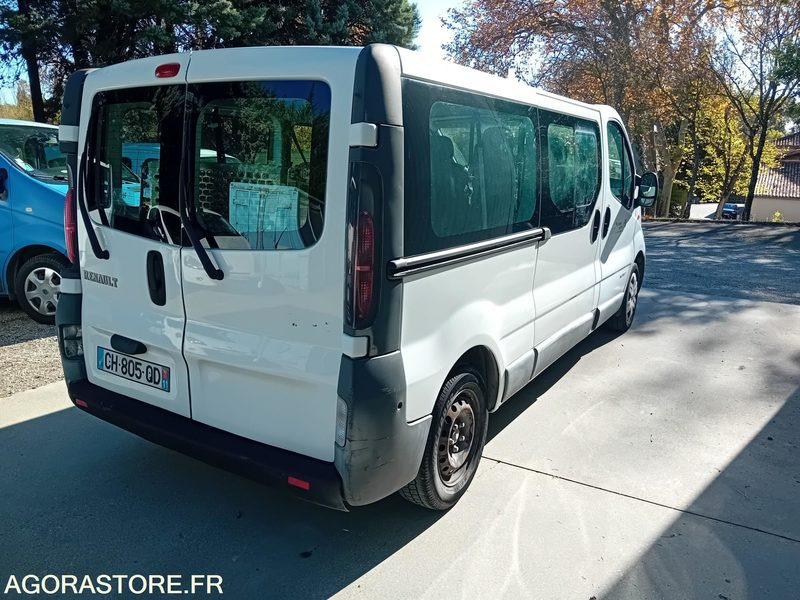 RENAULT TRAFIC VP DCI 100 TPMR - 134000km - 2006 - Furgon: slika 3 RENAULT TRAFIC VP DCI 100 TPMR - 134000km - 2006 - Furgon: slika 3