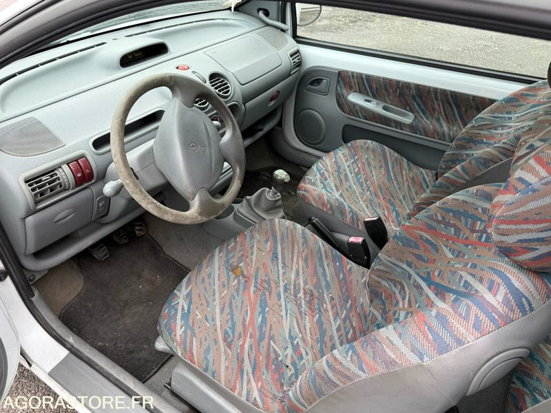 RENAULT TWINGO - 2002 - 158000KM - Avtomobil: slika 5 RENAULT TWINGO - 2002 - 158000KM - Avtomobil: slika 5