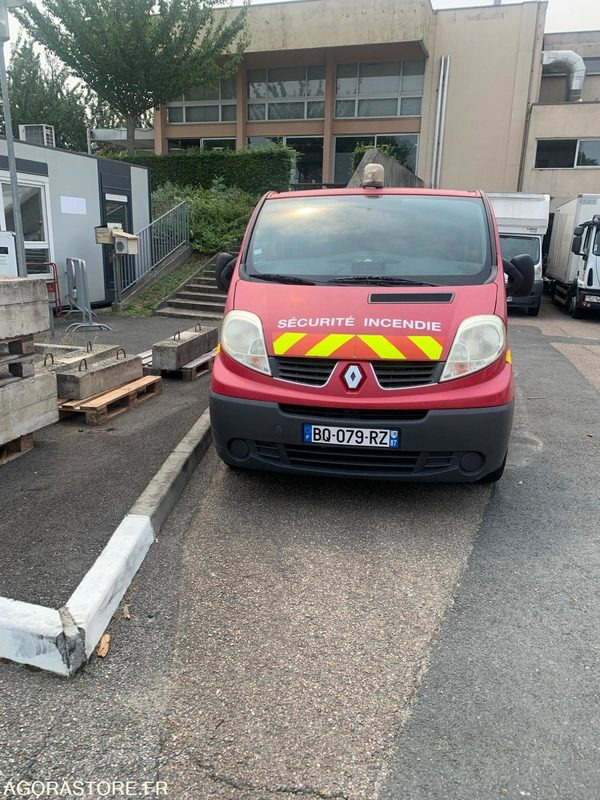 RENAULT Trafic II Fourgon Phase 2 L1H1 2.0 dCi 16V 90 cv - Furgon: slika 1 RENAULT Trafic II Fourgon Phase 2 L1H1 2.0 dCi 16V 90 cv - Furgon: slika 1