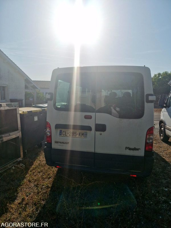 Ranault Master II AUTOBUS/AUTOCAR 2.5 DCI 160545kms 2007 - Minibus, Potniški kombi: slika 4 Ranault Master II AUTOBUS/AUTOCAR 2.5 DCI 160545kms 2007 - Minibus, Potniški kombi: slika 4