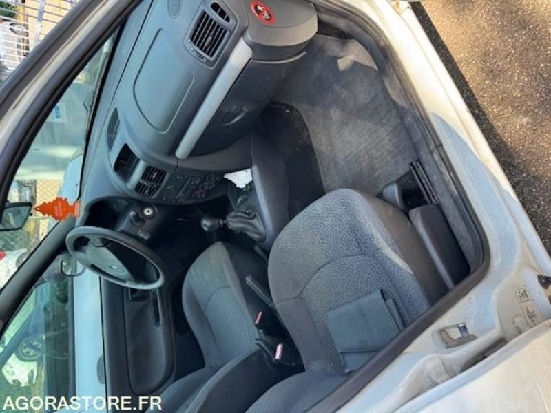 Renault CLIO 2 - Avtomobil: slika 5 Renault CLIO 2 - Avtomobil: slika 5