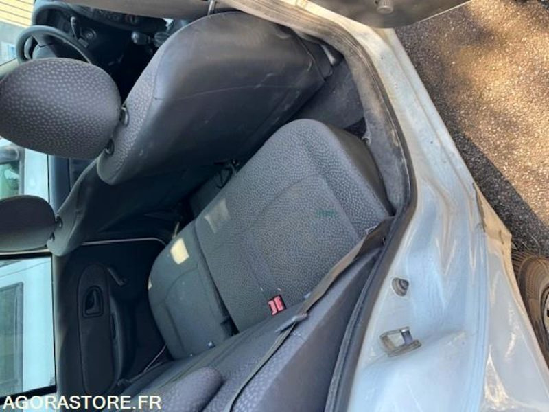 Renault CLIO 2 - Avtomobil: slika 4 Renault CLIO 2 - Avtomobil: slika 4