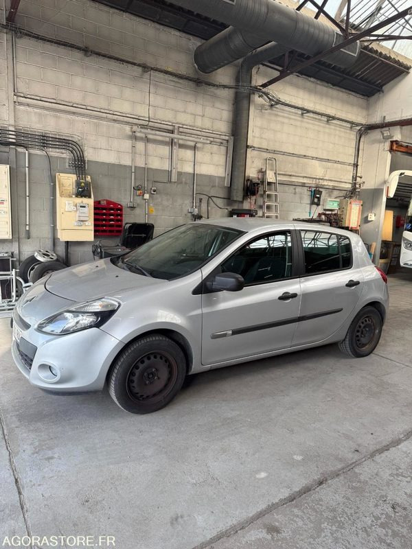 Renault Clio 3 139178 kms 2012 - Avtomobil: slika 2 Renault Clio 3 139178 kms 2012 - Avtomobil: slika 2