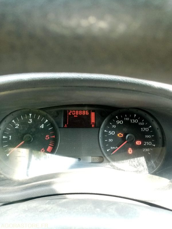Renault Clio III 2 places 1.5 L Diesel - 211 000km - Avtomobil: slika 3 Renault Clio III 2 places 1.5 L Diesel - 211 000km - Avtomobil: slika 3