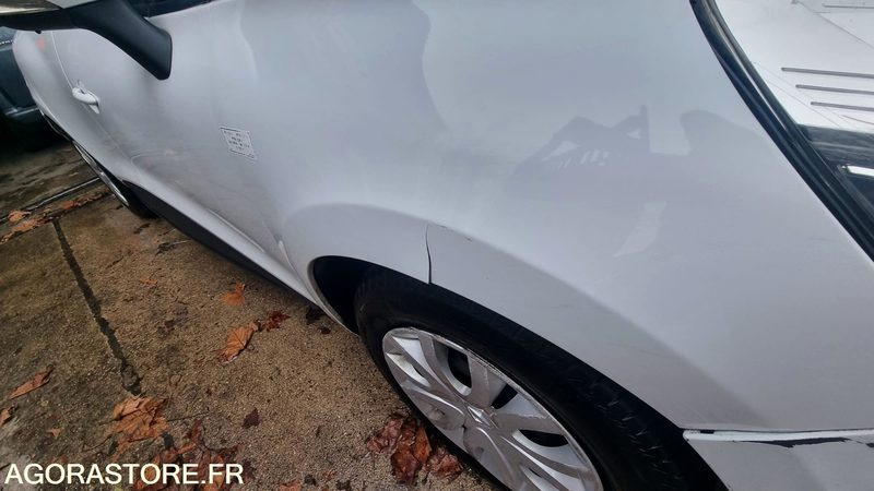 Renault Clio IV Société 2016 - 296 379 km - Avtomobil: slika 3 Renault Clio IV Société 2016 - 296 379 km - Avtomobil: slika 3