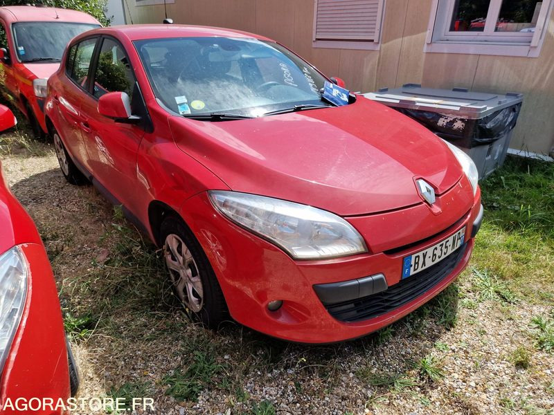 Renault Megane - 2011 - 189868 - BX635NP - Avtomobil: slika 2 Renault Megane - 2011 - 189868 - BX635NP - Avtomobil: slika 2